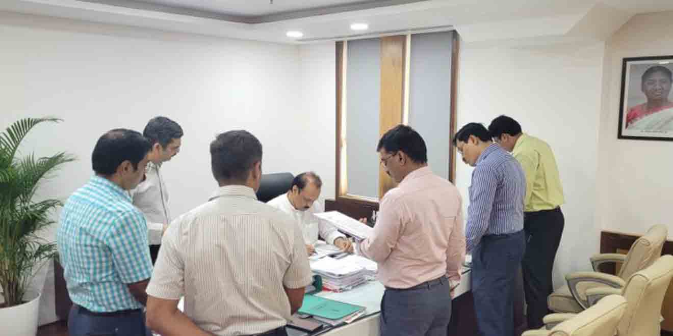 सुट्टीच्या दिवशी उपमुख्यमंत्री अजित पवार मंत्रालयात; प्रलंबित कामे काढली निकाली