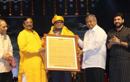 ज्येष्ठ रंगकर्मी अशोक सराफ यांना शिवशाहीर बाबासाहेब पुरंदरे पुरस्कार प्रदान