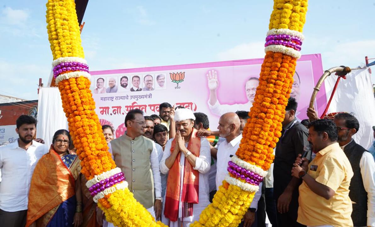 कासेगांव : भाजपाचे जिल्हाध्यक्ष निशिकांत पाटील यांच्याकडुन अजित पवार यांचे जोरदार स्वागत