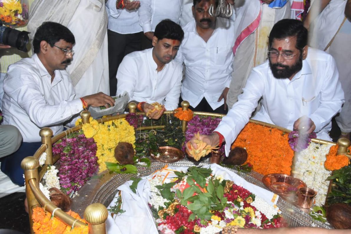 मुख्यमंत्र्यांची भीमाशंकराकडे प्रार्थना; बळीराजावरचे संकट दूर कर,राज्यभर समाधानकारक पाऊस पडू दे