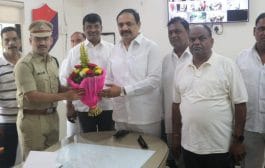 आ. जयंत पाटील यांनी आयपीएस अधिकारी राहुल चव्हाण यांच्या चांगल्या कामाचे केले कौतुक
