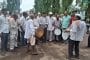 'स्वाभिमानी' चे हुतात्मा आणि राजारामबापू कारखान्यावर 'ढोल बजाव' आंदोलन!