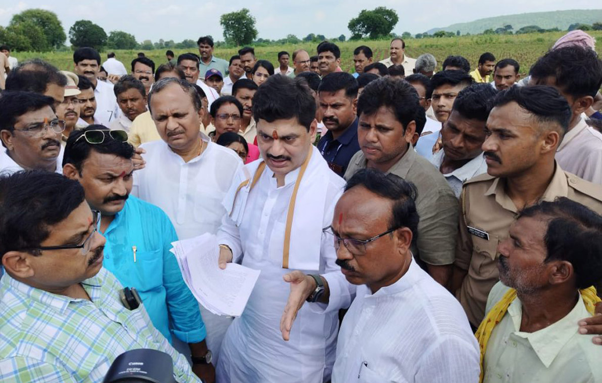 राज्यातील शेतकऱ्यांच्या खात्यात दिवाळीपूर्वी पीक विम्याचा अग्रीम जमा होणार