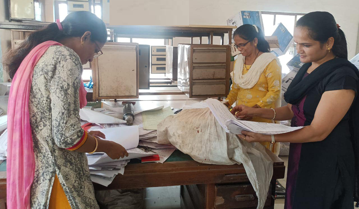 मराठा कुणबी व कुणबी मराठा नोंदी शोधण्यासाठी प्रशासन लागले कामाला !