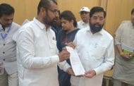जत तालुका दुष्काळग्रस्त तालुका म्हणून घोषित करावा यासाठी सदाभाऊ खोत यांनी घेतली मुख्यमंत्र्यांची भेट