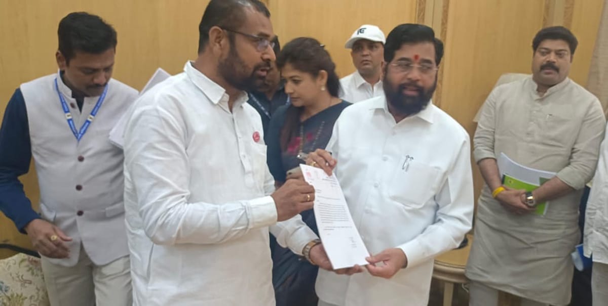 जत तालुका दुष्काळग्रस्त तालुका म्हणून घोषित करावा यासाठी सदाभाऊ खोत यांनी घेतली मुख्यमंत्र्यांची भेट