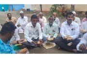 'स्वाभिमानी' ने राजारामबापू व हुतात्मा कारखान्यावर केले खर्डा-भाकरी आंदोलन