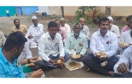 'स्वाभिमानी' ने राजारामबापू व हुतात्मा कारखान्यावर केले खर्डा-भाकरी आंदोलन