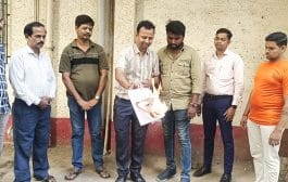 शासनाने काढलेल्या दूध दराबाबतच्या आदेशाची डोंबिवली येथे होळी
