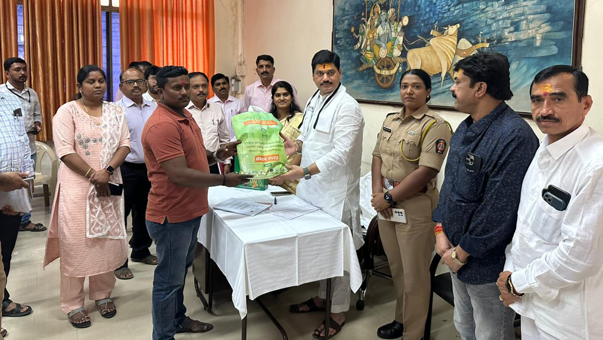 राज्यातील 2 हजार आत्महत्याग्रस्त शेतकऱ्यांच्या कुटुंबियांना किटचे वाटप