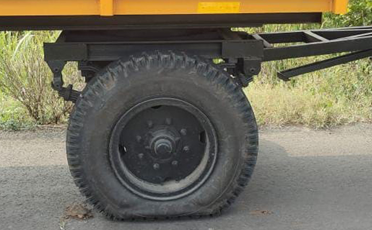'स्वाभिमानी' आक्रमक : बहेत ऊस वाहतूक रोखली...नवेखेडमध्ये ट्रॅक्टर टायर फोडले
