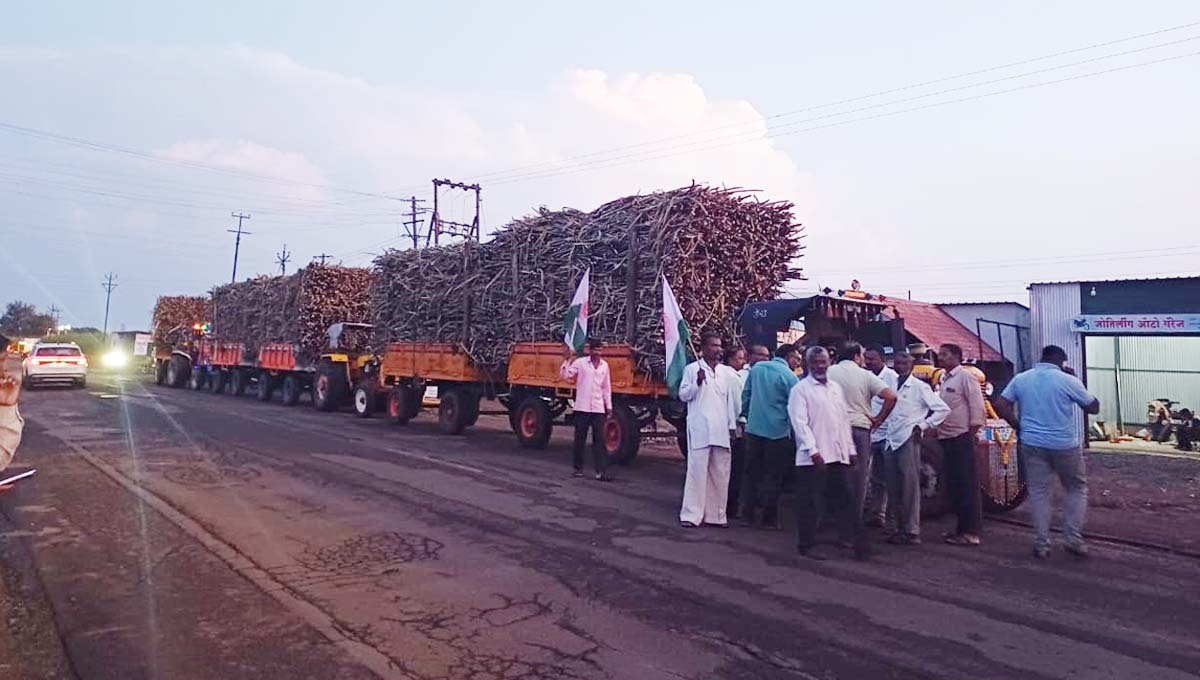 'स्वाभिमानी' ने बावची फाटा येथे ऊस वाहतूक रोखली...ट्रॅक्टर अडविले...जोरदार वादावादी