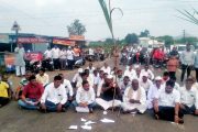 कराड । ऊस दरासाठी रयत क्रांती संघटनेचा रास्ता रोको