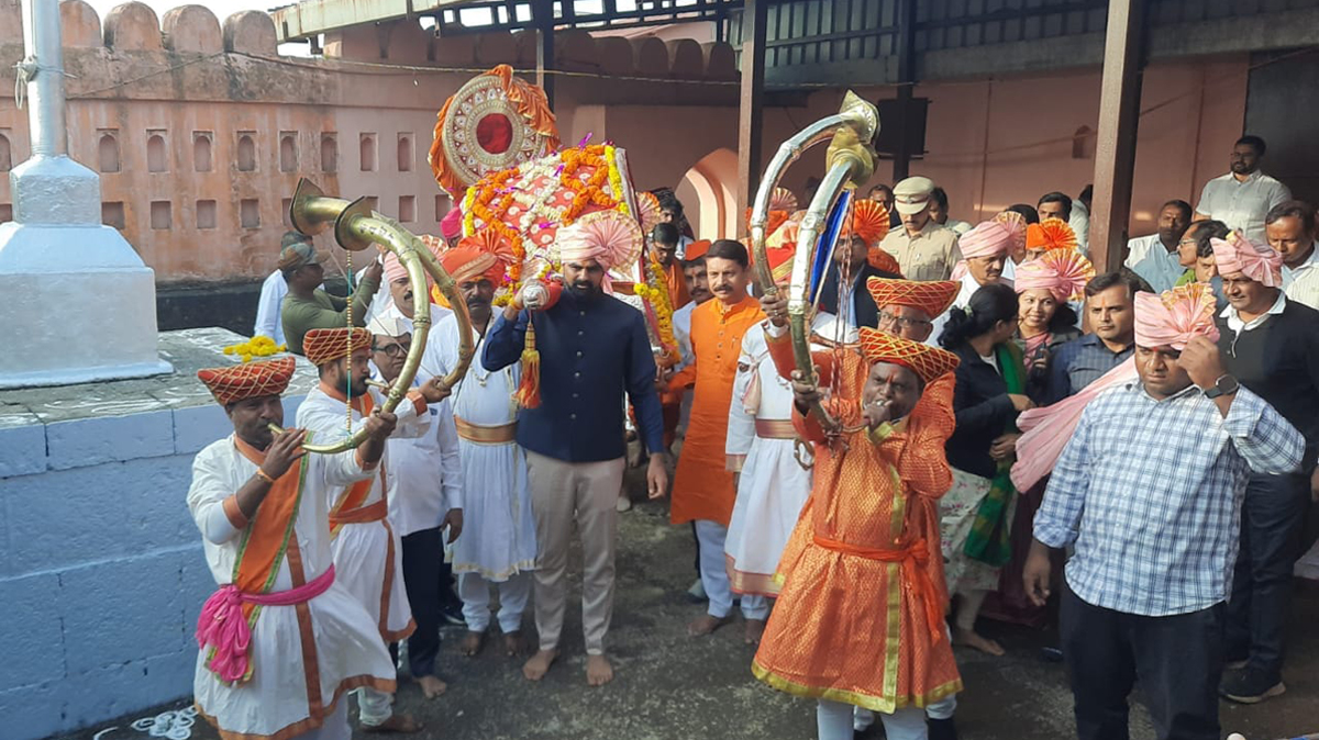 शिवमय वातावरणात आणि उत्साहात प्रतापगड येथे शिवप्रताप दिन साजरा