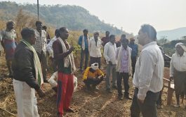 अतिदुर्गम गावात 20 किलोमीटर पायपीट करत पोहचणारे पहिले जिल्हाधिकारी ठरले आयुष प्रसाद