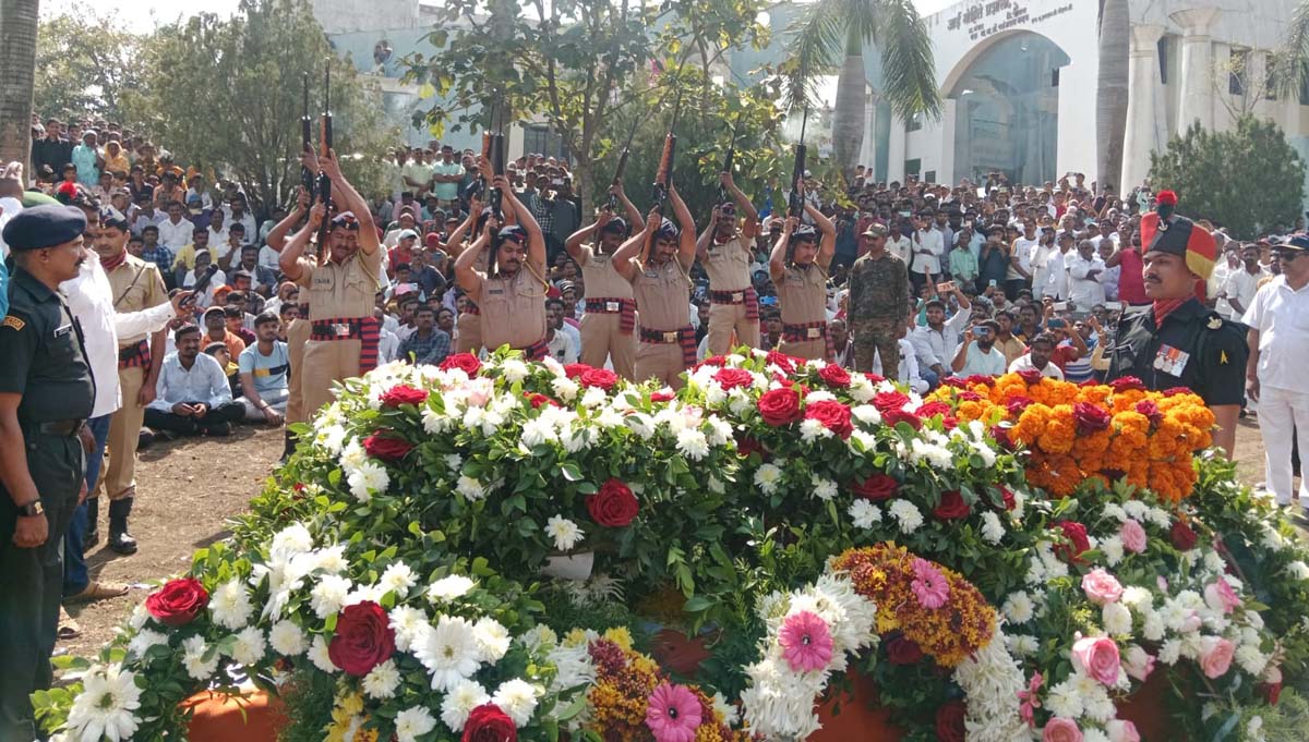 शहीद जवान अनिल कळसे यांच्या पार्थिवावर शासकीय इतमामात अंत्यसंस्कार