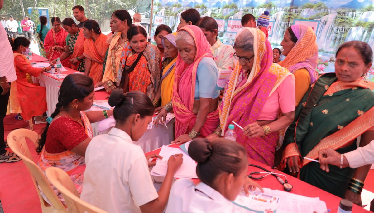 लोकनेते राजारामबापू पाटील स्मृती आरोग्य शिबीरांचा 15 हजाराहून अधिक रुग्णांनी घेतला लाभ