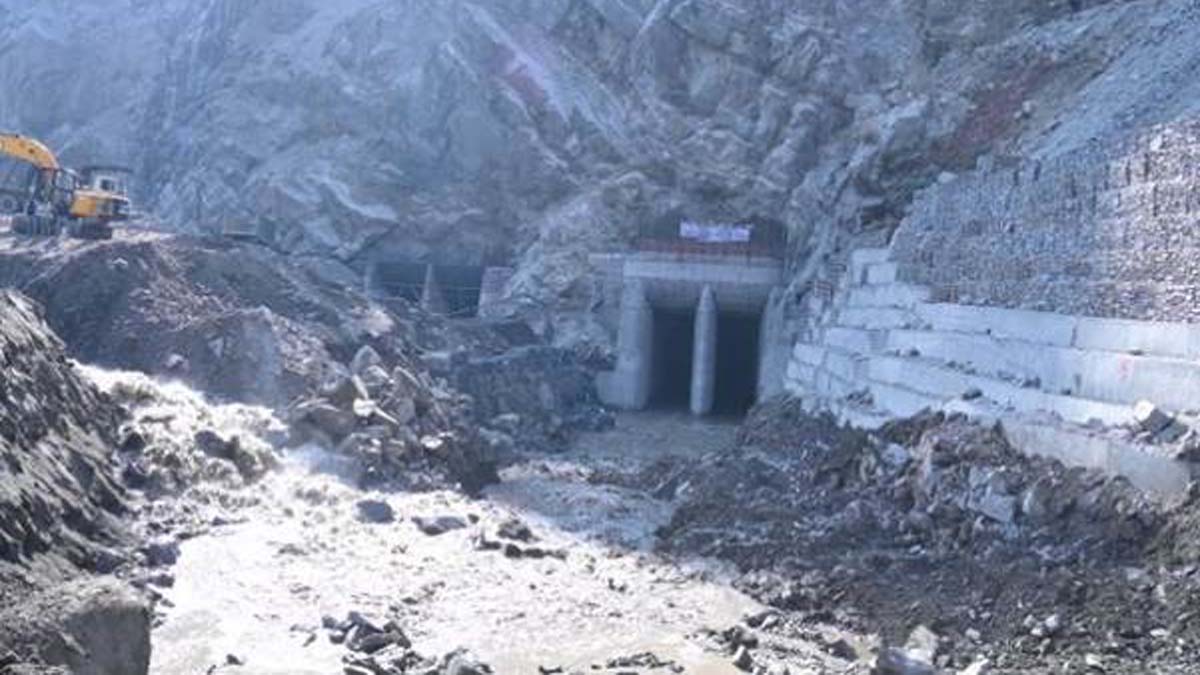 जम्मू-काश्मीरमधील रटल जलविद्युत प्रकल्पासाठी चिनाब नदीचा प्रवाह यशस्वीपणे वळवण्यात यश