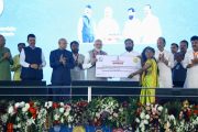 प्रधानमंत्री नरेंद्र मोदी यांच्या हस्ते विविध महत्त्वाकांक्षी प्रकल्पांचा शुभारंभ; कोट्यवधी शेतकऱ्यांना लाभाचे वितरण