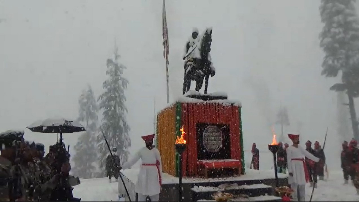 काश्मीर खोऱ्यात हिमवर्षावात छत्रपती शिवाजी महाराजांचा जयघोष...