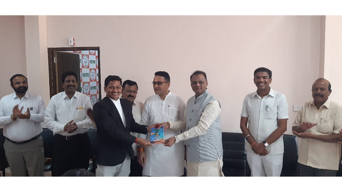इस्लामपूर भाजपाच्या वतीने नोटरीपदी नियुक्त वकिलांचा सत्कार