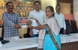 सुजाता पवार यांचा गुणवंत ग्रामरोजगार सेवक म्हणून सत्कार