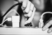 Electric Shock : विजेचा धक्का बसल्यास सगळ्यात आधी काय कराल? जाणून घ्या...