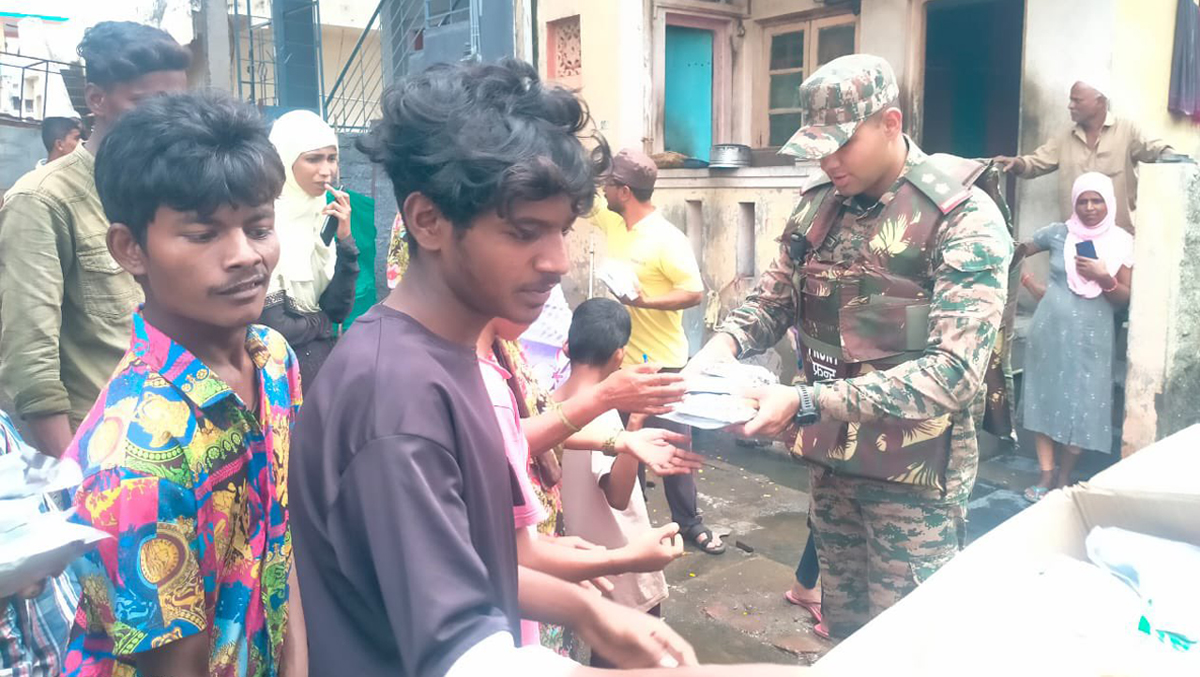 ... तेथे कर माझे जुळती!