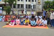 बदलापूर घटनेच्या निषेधार्थ इस्लामपुरात शांततेच्या मार्गाने निषेध
