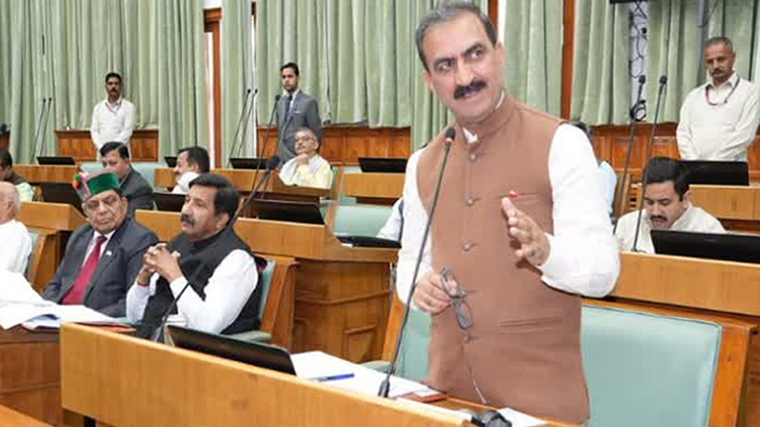 हिमाचल प्रदेशाचे मुख्यमंत्री, मंत्री आणि विधिमंडळ सचिवांनी पुढचे दोन महिने आपलं वेतन आणि भत्ते न घेण्याचा घेतला निर्णय