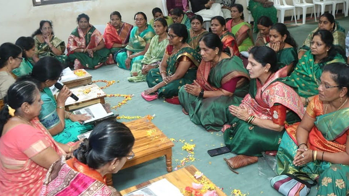 इस्लामपूर : लोकनेते राजारामबापू पाटील यांच्या चरित्र ग्रंथाचे पारायण, सांगली जिल्हा महिला राष्ट्रवादी काँग्रेसचा अभिनव उपक्रम