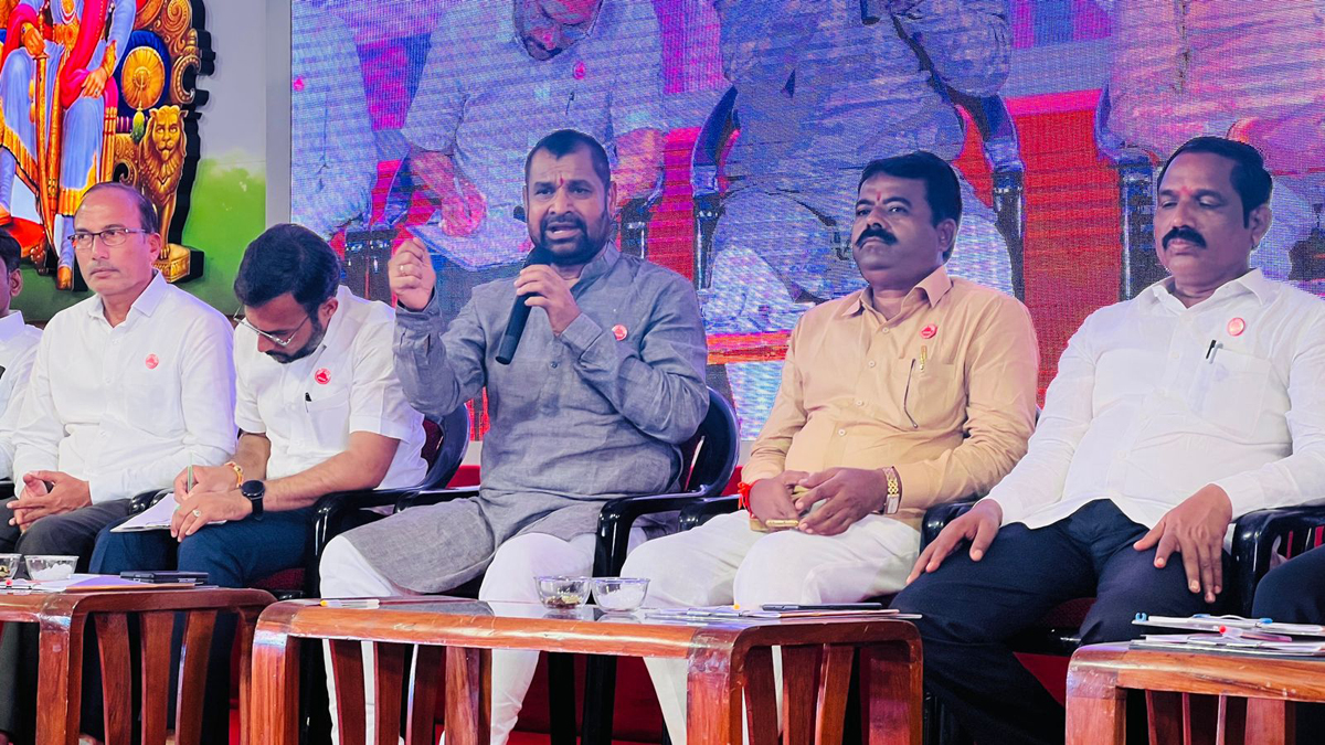 शेतकऱ्यांना संपूर्ण कर्जमाफी ते सोयाबीन, कापूस दर, साखरेचा हमीभाव, रयत क्रांती संघटनेच्या बैठकीत महत्वाचे ठराव