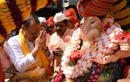 सर्वांना सुख, शांती मिळू दे, सगळीकडे समाधानाचे वातावरण निर्माण होऊ दे; उपमुख्यमंत्र्यांचे गणरायाला साकडे