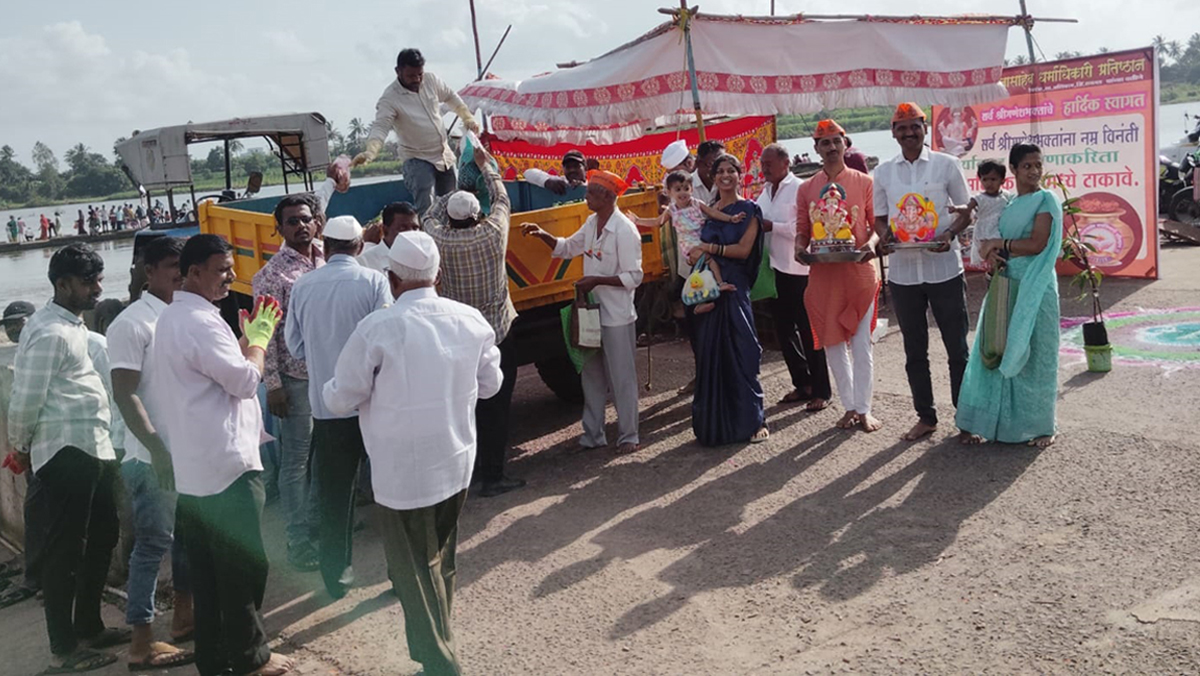 डॉ. नानासाहेब धर्माधिकारी प्रतिष्ठानच्या वतीने 21 टन निर्माल्य संकलन