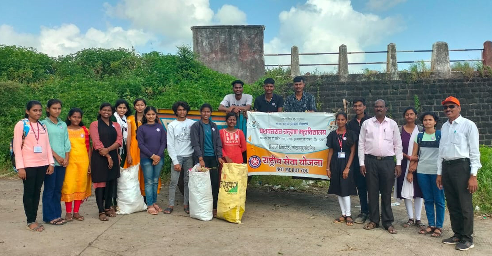 बहे : यशवंतराव चव्हाण महाविद्यालयातर्फे निर्माल्य संकलन