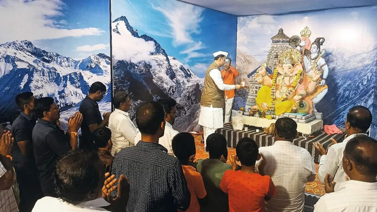 निशिकांत भोसले-पाटील यांनी घेतले गणरायाचे दर्शन; 155 सार्वजनिक गणेश मंडळांना दिल्या भेटी