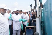 सागरी किनारा स्वच्छतेसाठी जुहू किनाऱ्यावर जनजागृती, राज्यपाल म्हणाले...