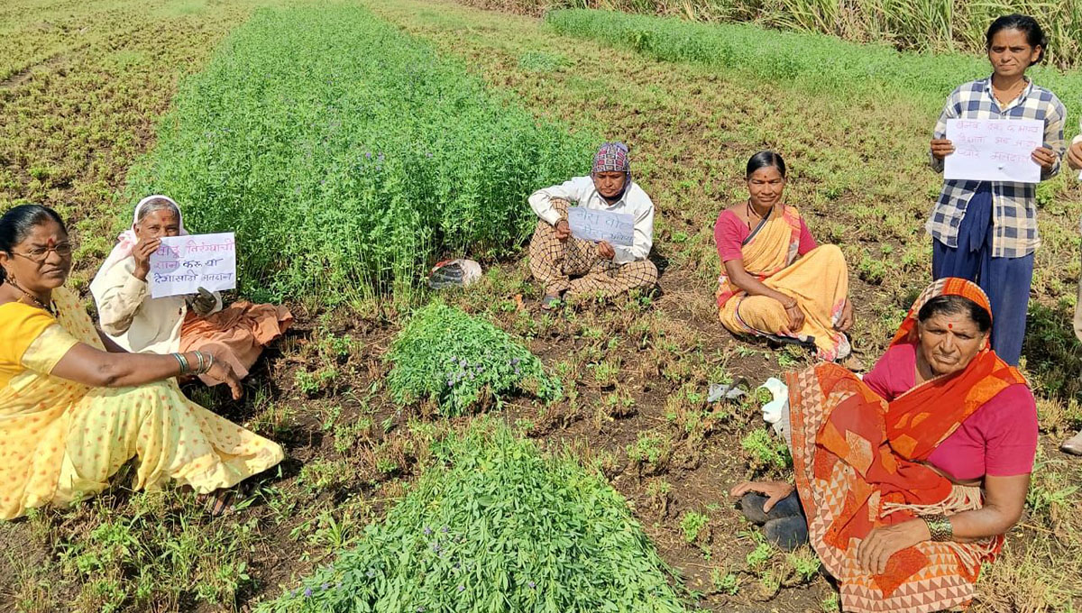 शेताच्या बांधावर जावून मतदान जनजागृती!