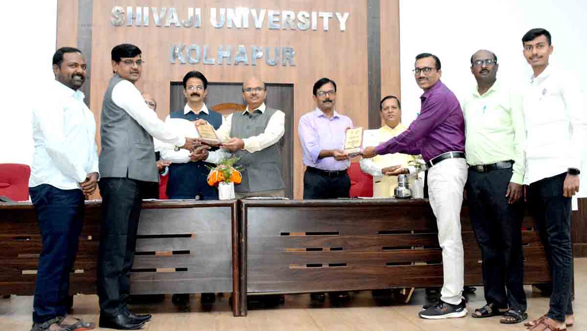 इस्लामपूर : यशवंतराव चव्हाण महाविद्यालयास राष्ट्रीय सेवा योजनेतील सर्वोत्कृष्ट महाविद्यालय पुरस्कार