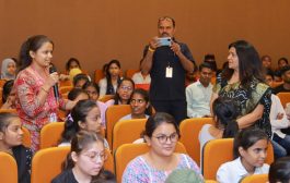 मतदारजागृतीसाठी ‘कॉफी विथ कलेक्टर’ उपक्रम; जिल्हाधिकाऱ्यांचा नवमतदारांशी संवाद