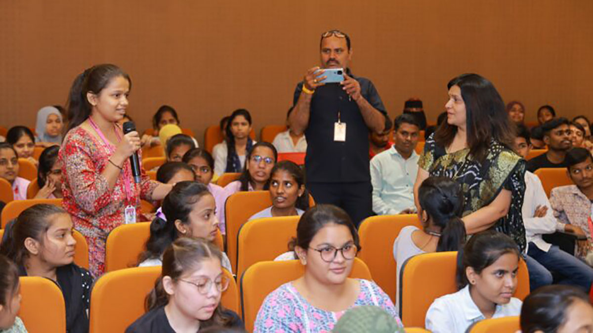 मतदारजागृतीसाठी ‘कॉफी विथ कलेक्टर’ उपक्रम; जिल्हाधिकाऱ्यांचा नवमतदारांशी संवाद