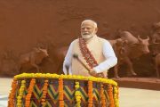 पंतप्रधान नरेंद्र मोदी यांनी आज वाशिममध्ये स्वतः नगारा वादन करण्याचा घेतला अनुभव