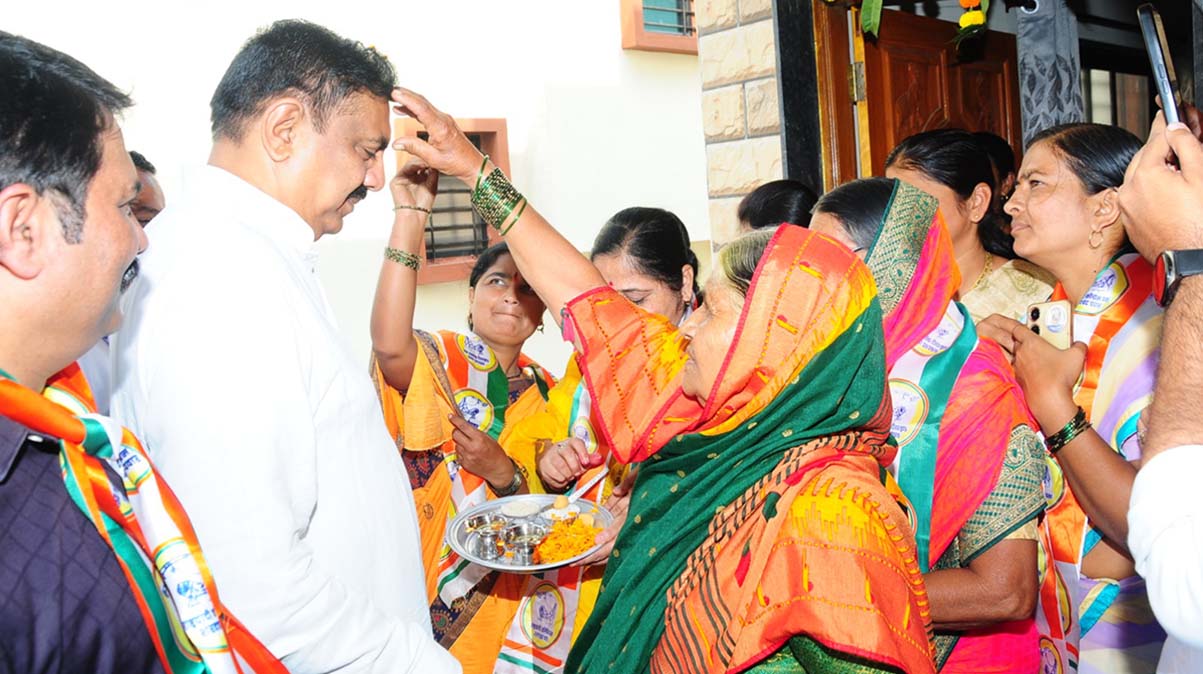 साहेब, निर्धास्तपणे राज्यात फिरा...मतदारसंघाची अजिबात चिंता नको, आम्ही आपला हा गड लढविण्यास समर्थ!