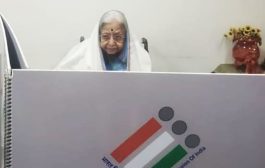 माजी राष्ट्रपती प्रतिभा पाटील यांनी बजावला मतदानाचा हक्क