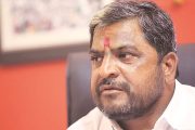साखर कारखानदारांनी ऊस दराबाबत १५ दिवसात निर्णय घ्यावा, अन्यथा तीव्र आंदोलन : राजू शेट्टी