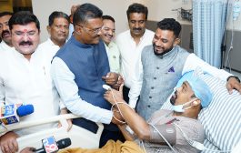 विनोद कांबळीला श्रीकांत शिंदेंची 5 लाखांची मदत! उपचारात कोणतीही कमतरता भासू देणार नाही-प्रताप सरनाईक