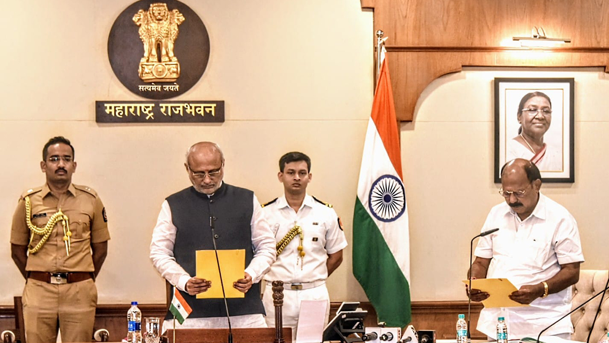 कालिदास कोळंबकर यांचा हंगामी अध्यक्ष म्हणून शपथविधी