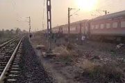 जळगावमध्ये रेल्वे अपघाताचा थरार; आगीच्या अफवेने रेल्वेतून उड्या मारलेल्या प्रवाशांना एक्सप्रेसने चिरडले
