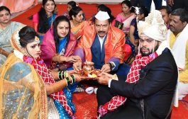 एका लग्नाची अनोखी गोष्ट! अनाथ पूजाला मिळाले हक्काचे घर, जिल्हाधिकाऱ्यांनी केले कन्यादान