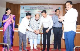 बॅनरवर नाही तर जमिनीवर विकास दिसला पाहिजे